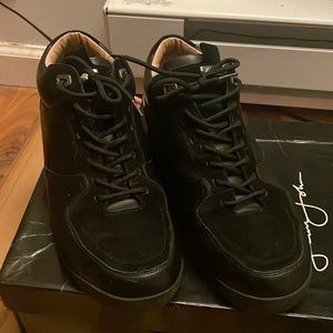 Sean john elite black 11.5 men and come with the box and dust bag..